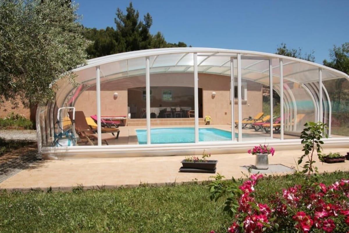 Villa Climatisée Avec Piscine Chauffée et Couverte